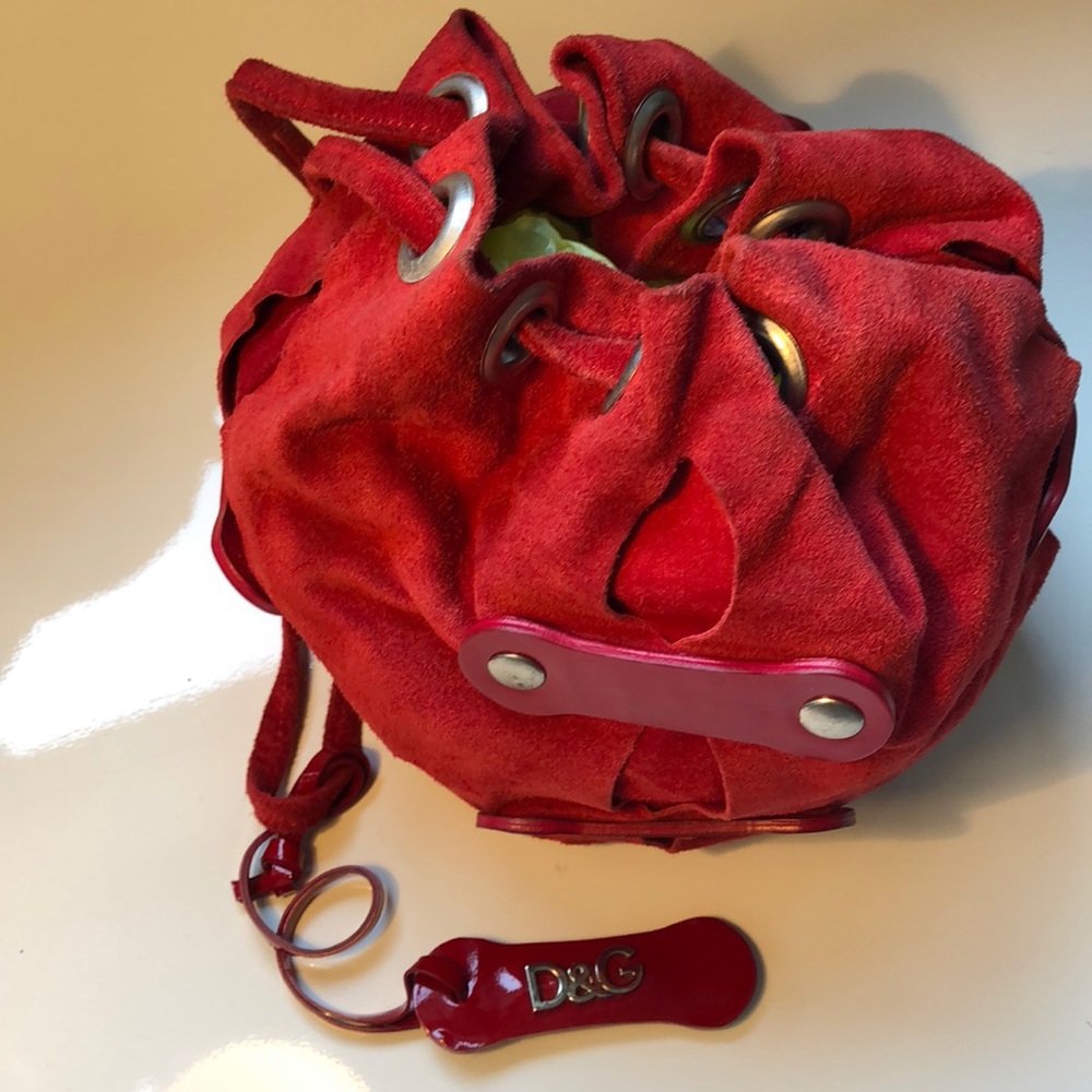 D & G pouch